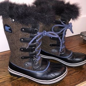 Women’s SOREL winter boots. Size 8